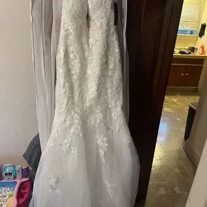 Brand new wedding dress never worn